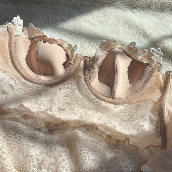 Victoria's Secret Cream Lace Bralette - Picture 3 of 6